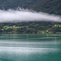 Wolke im Fjord