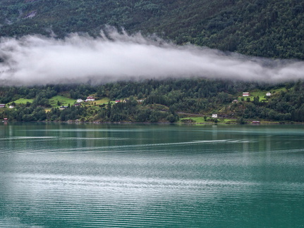 Wolke im Fjord