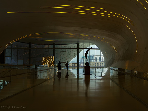 Heydar Aliyev Cultural Center, innen