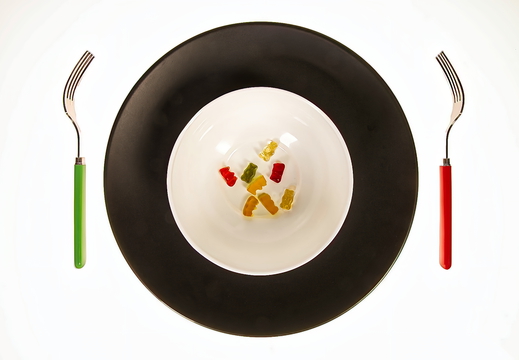 Komplementäfarben neben Schwarz und Weiß