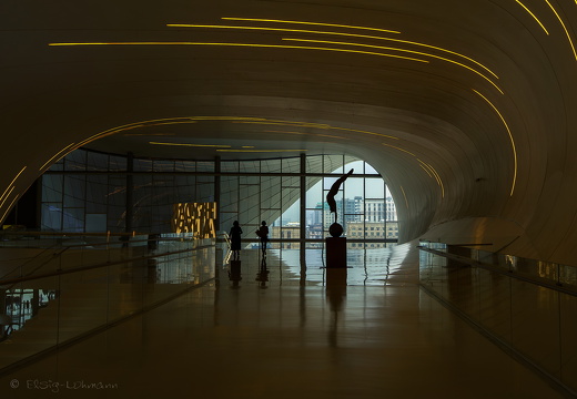 Heydar Aliyev Cultural Center, innen